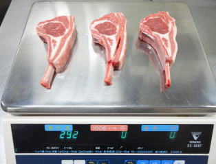フレンチラムラック　ラムスペアリブ　骨つきラム肉　骨つきマトン